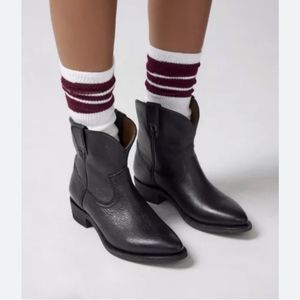 $250 Frye Billy Short Boot Cowboy
Leather Black sz 8B